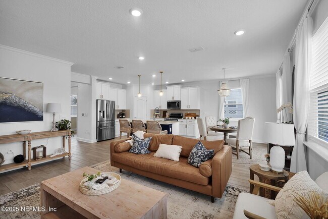 Building Photo - 187 Silverleaf Village Dr