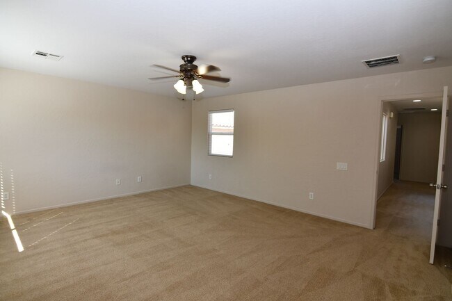 Building Photo - 2689 Niddrie Ave