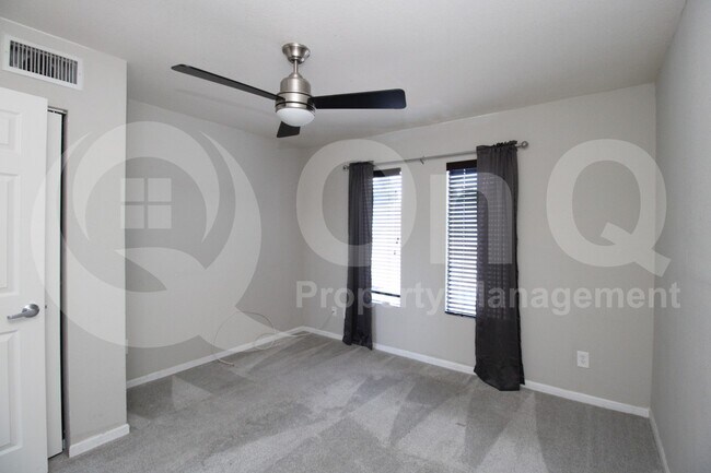 Building Photo - 6149 E Delcoa Ave