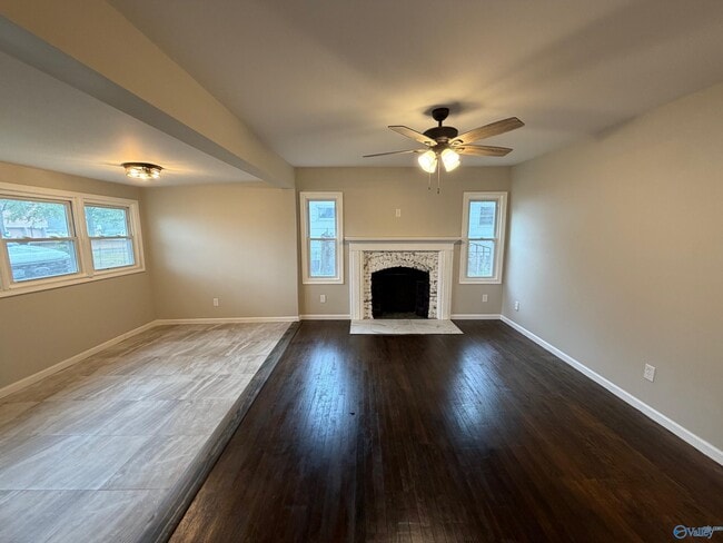 Building Photo - 1628 8th St SE