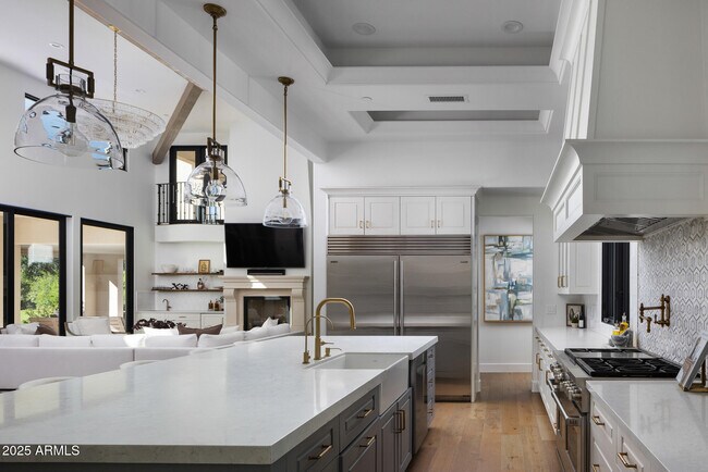 Building Photo - 7730 N Mockingbird Ln