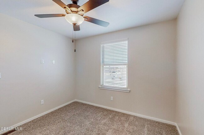 Building Photo - 516 Logwood Ave