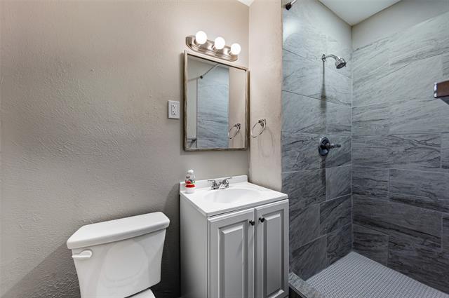 Building Photo - 2321 Carten St