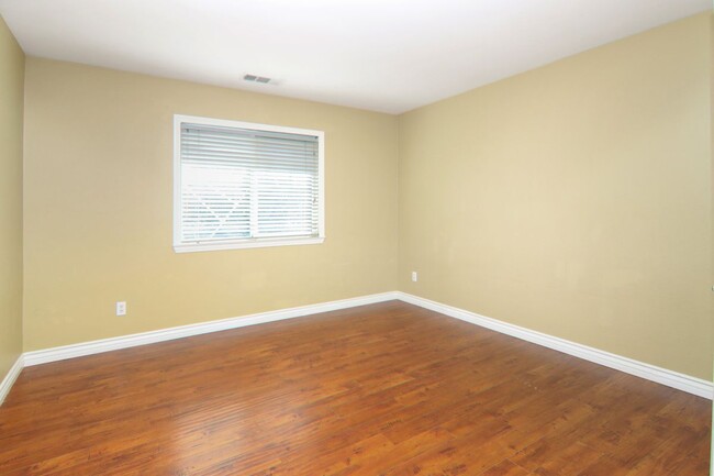 Building Photo - 1212 Lavendar Way