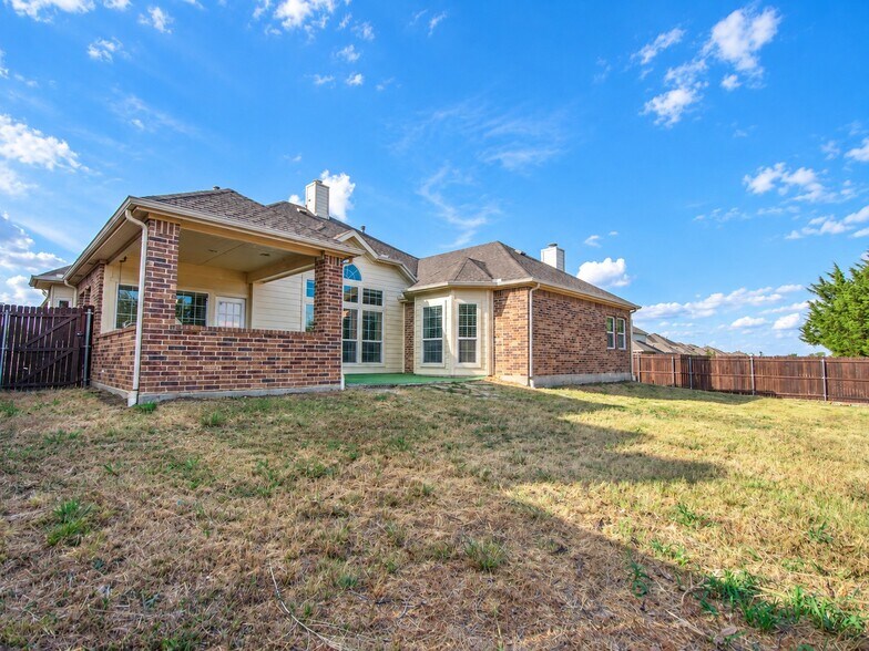 Building Photo - 1418 E Oates Rd