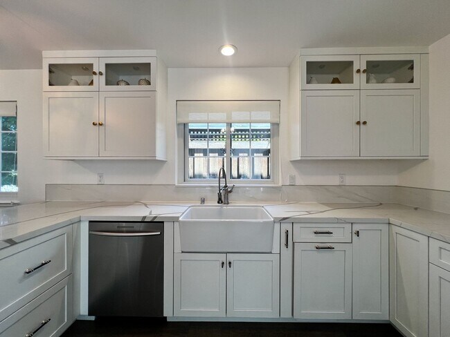Building Photo - Beautifully Updated 3-Bedroom Home + Bonus Room with Private Backyard Retreat