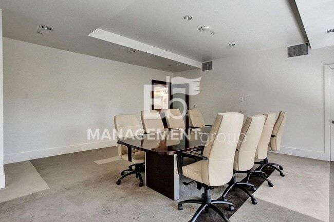 Building Photo - The Metropolitan, Pearl District's only 3b...