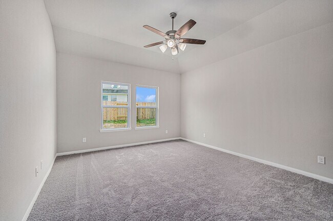 Building Photo - 12983 Skyline Dr