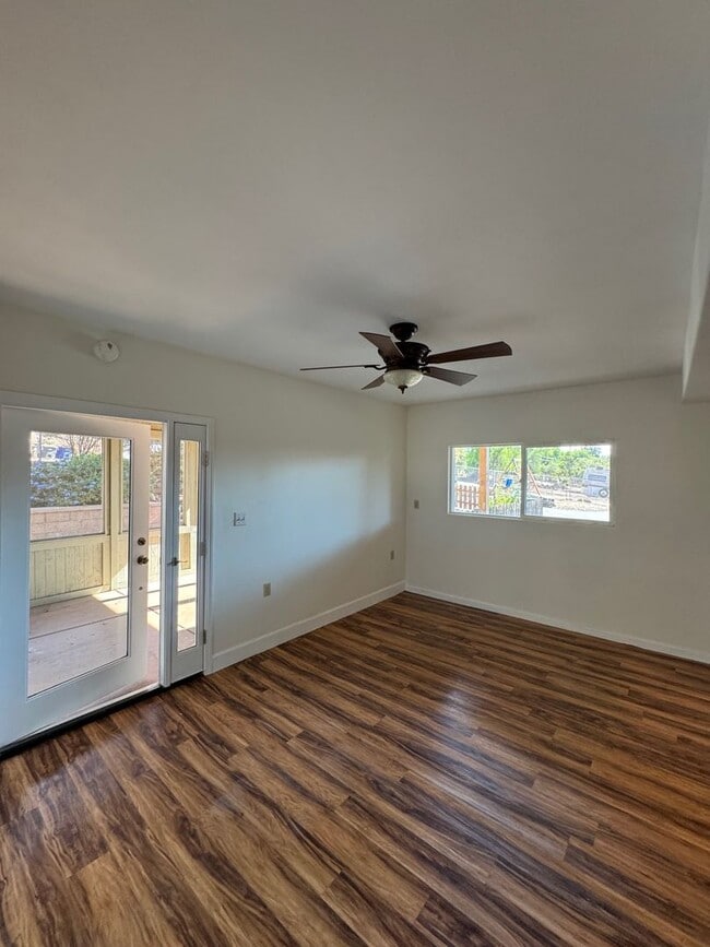 Building Photo - Country Living Close to Everything!