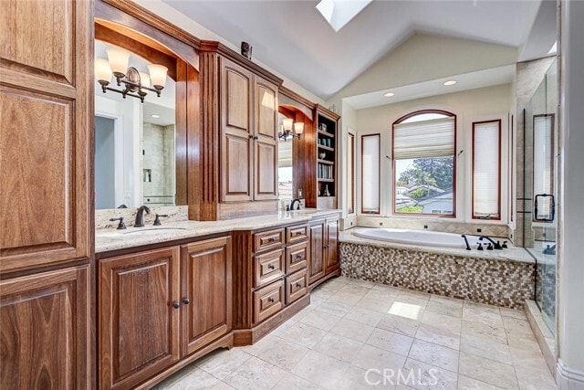 Building Photo - 3404 N Poinsettia Ave