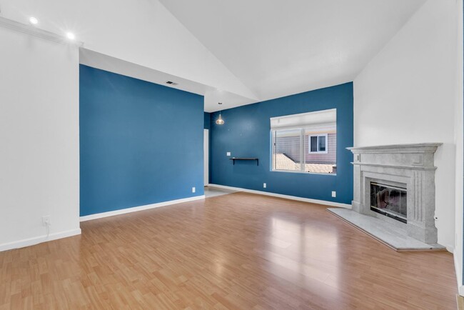 Building Photo - 819 15th St
