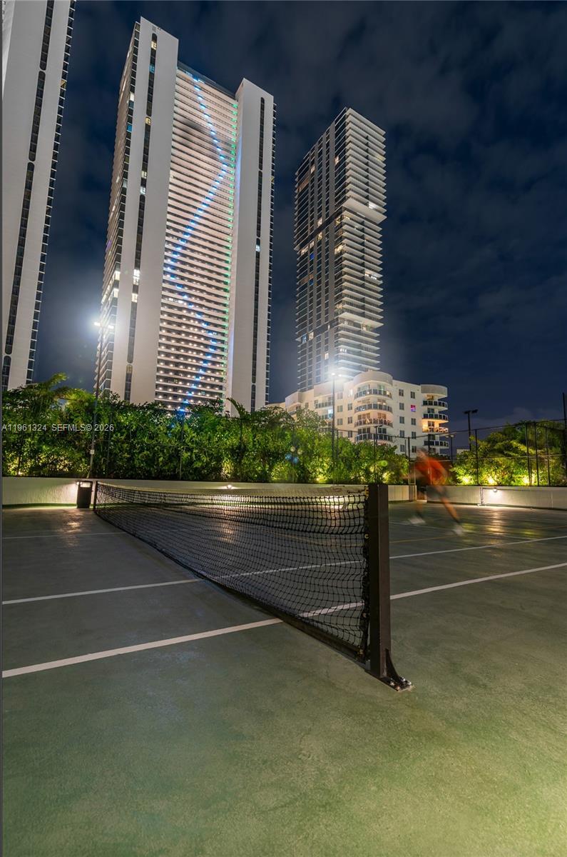 Building Photo - 700 NE 24th St