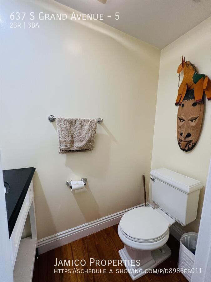 Building Photo - 637 S Grand Ave