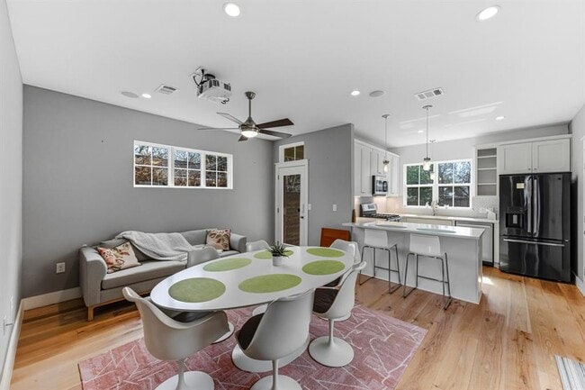 Building Photo - 1801 Pequeno St