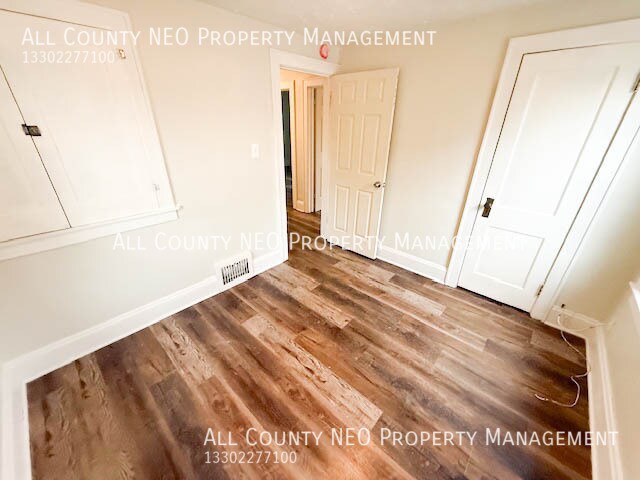 Building Photo - 575 Fernwood Dr