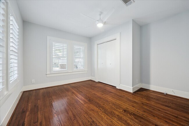 Building Photo - 907 W Melwood St