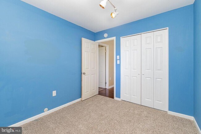 Building Photo - 1145 Highland Dr