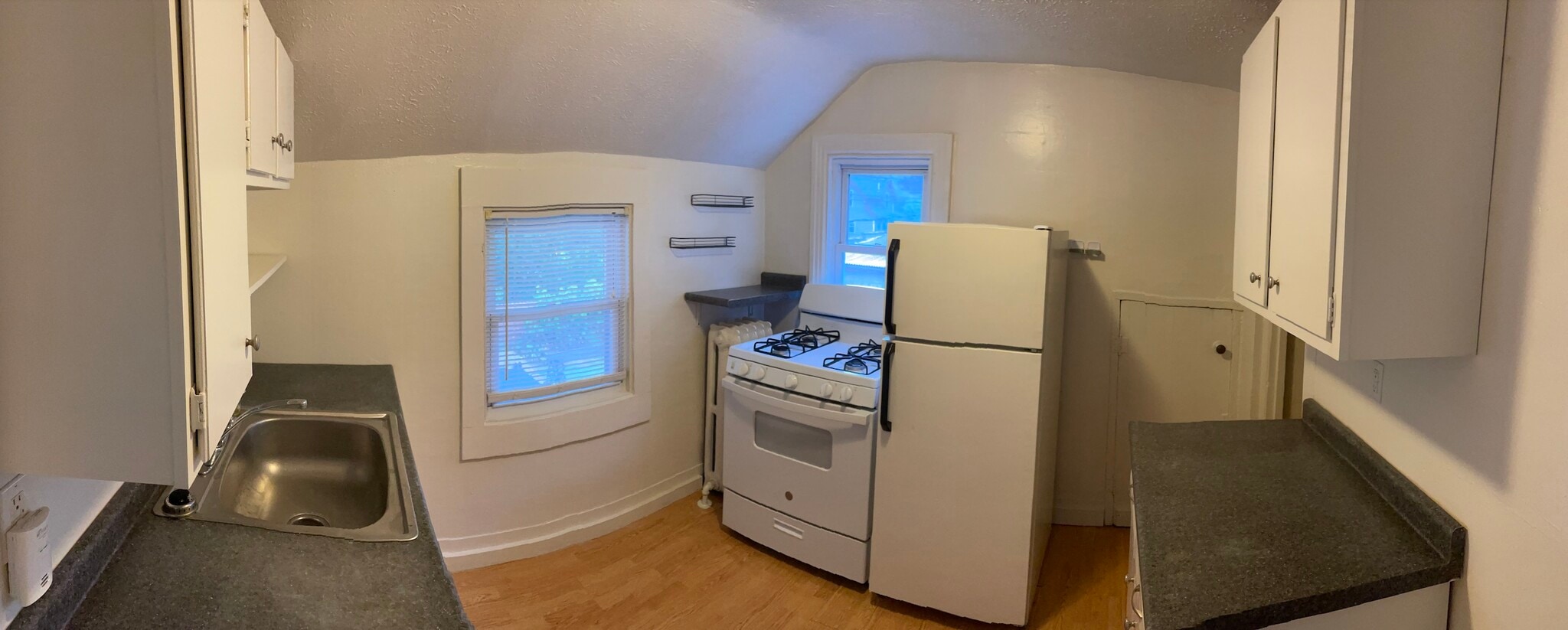 Building Photo - 60 Gold St