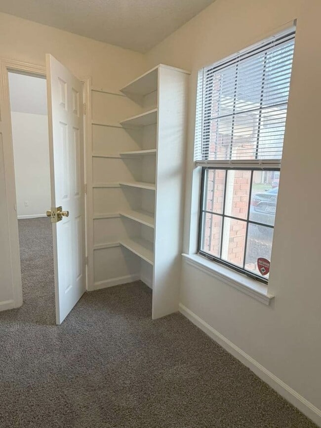 Building Photo - 6914 Snyder Rd