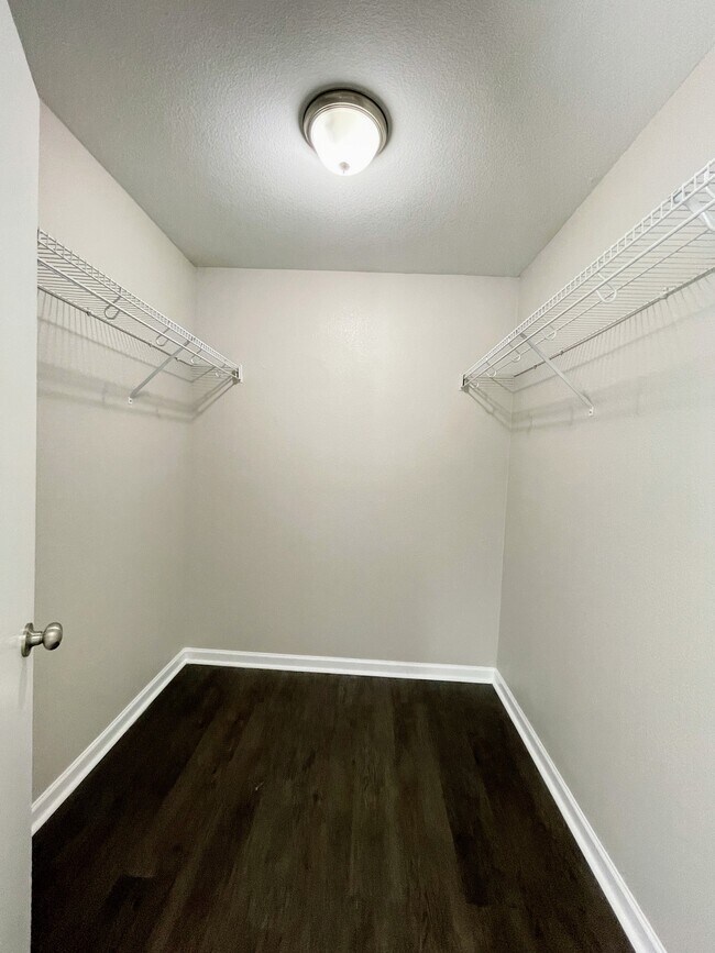 Building Photo - 200 Whitestone Dr NE