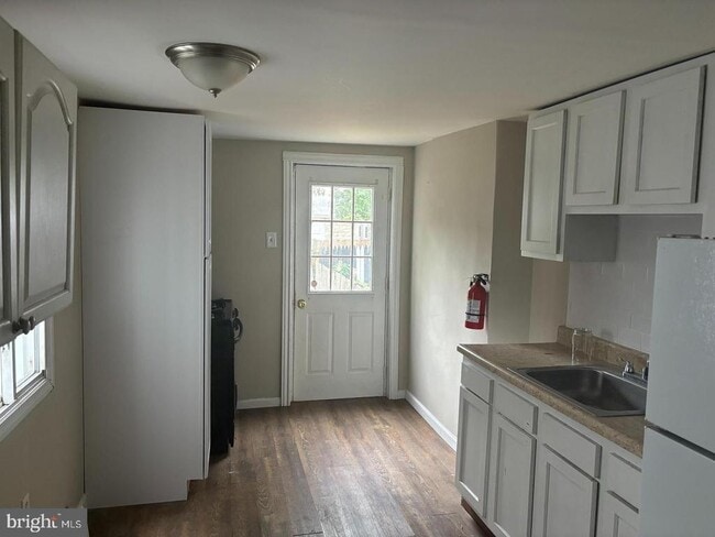 Building Photo - 334 Middlesex St