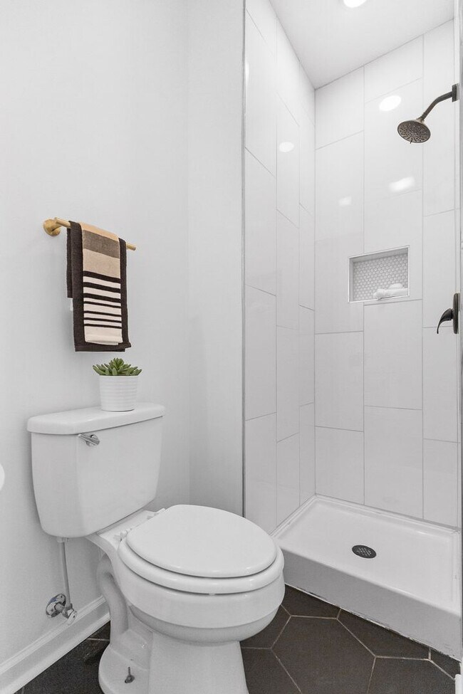 Building Photo - Charming + Modern Highland Park Home - 3 Beds, 2 Baths, Fenced Yard, + Plenty of Parking!