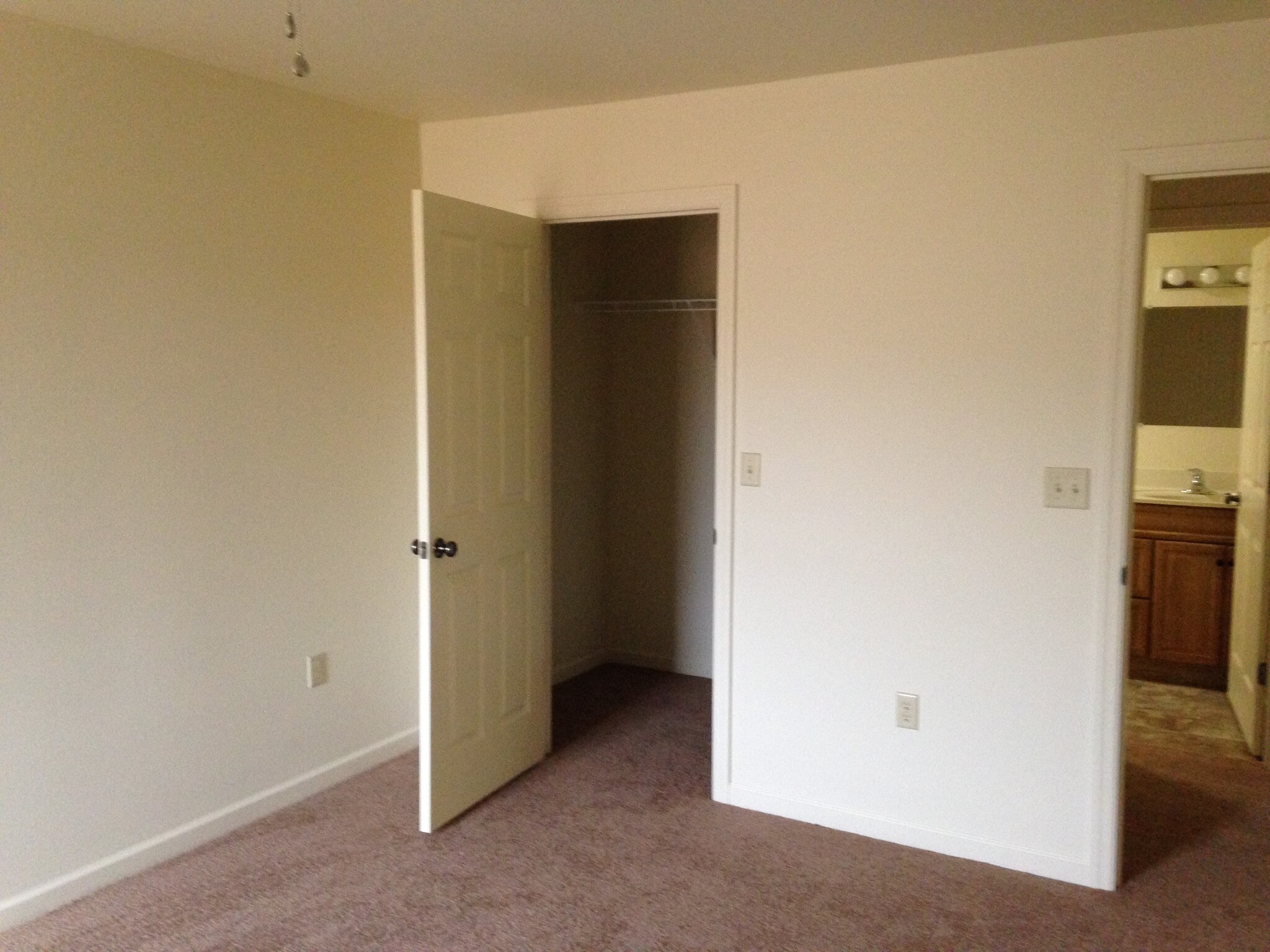 Building Photo - 26 S Dun Ln