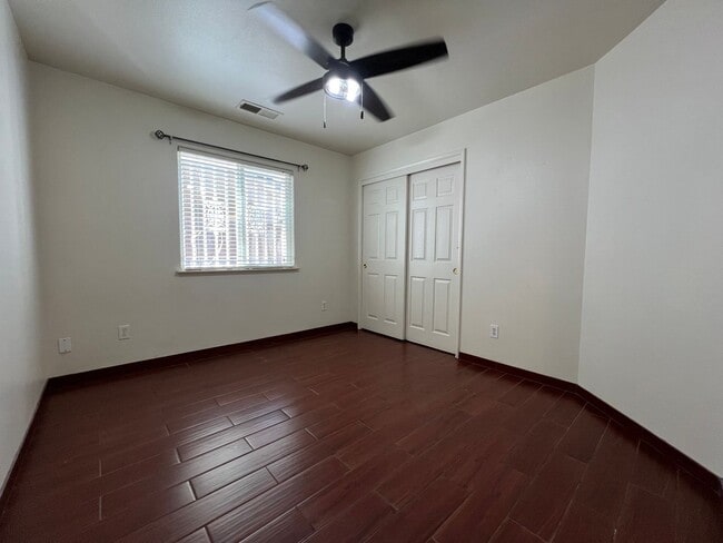 Building Photo - FOR RENT:  3 bedroom and 2 bathroom home in Sanger