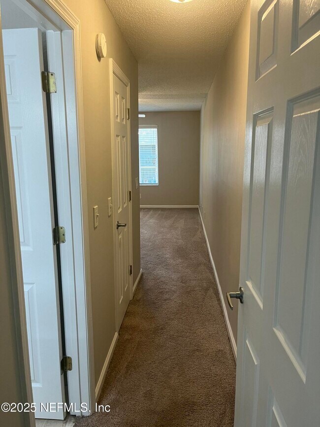 Building Photo - 8880 Old Kings Rd S