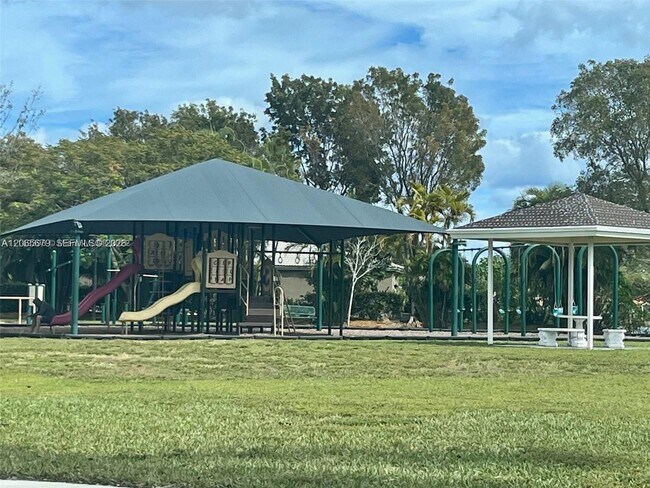 Building Photo - 1105 SW 44th Way