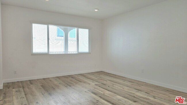 Building Photo - 1650 S Bentley Ave