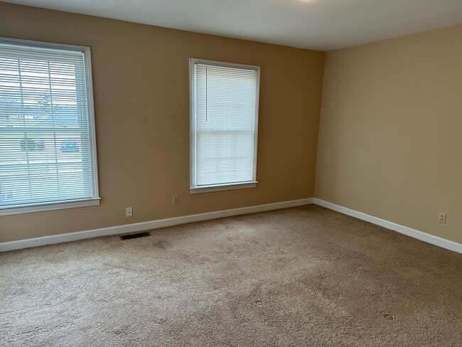 Building Photo - 238 Hickory Trail