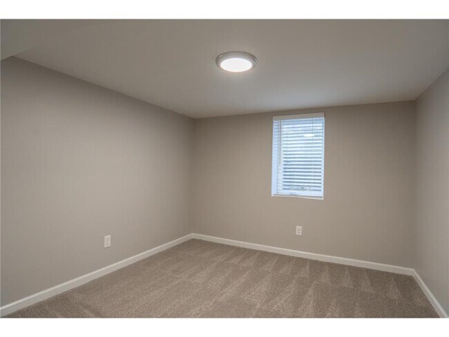 Building Photo - 6418 Knoll St