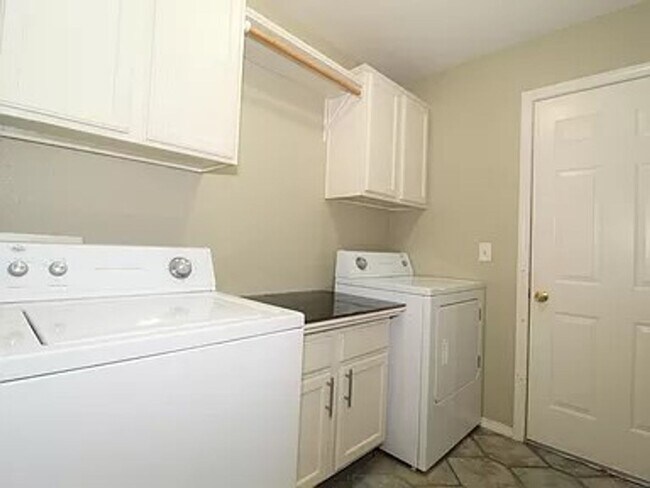 Building Photo - BEAUTIFUL HOME IN GREAT LOCATION!