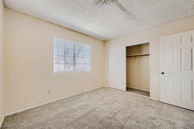 Building Photo - 2745 Jennydiane Dr