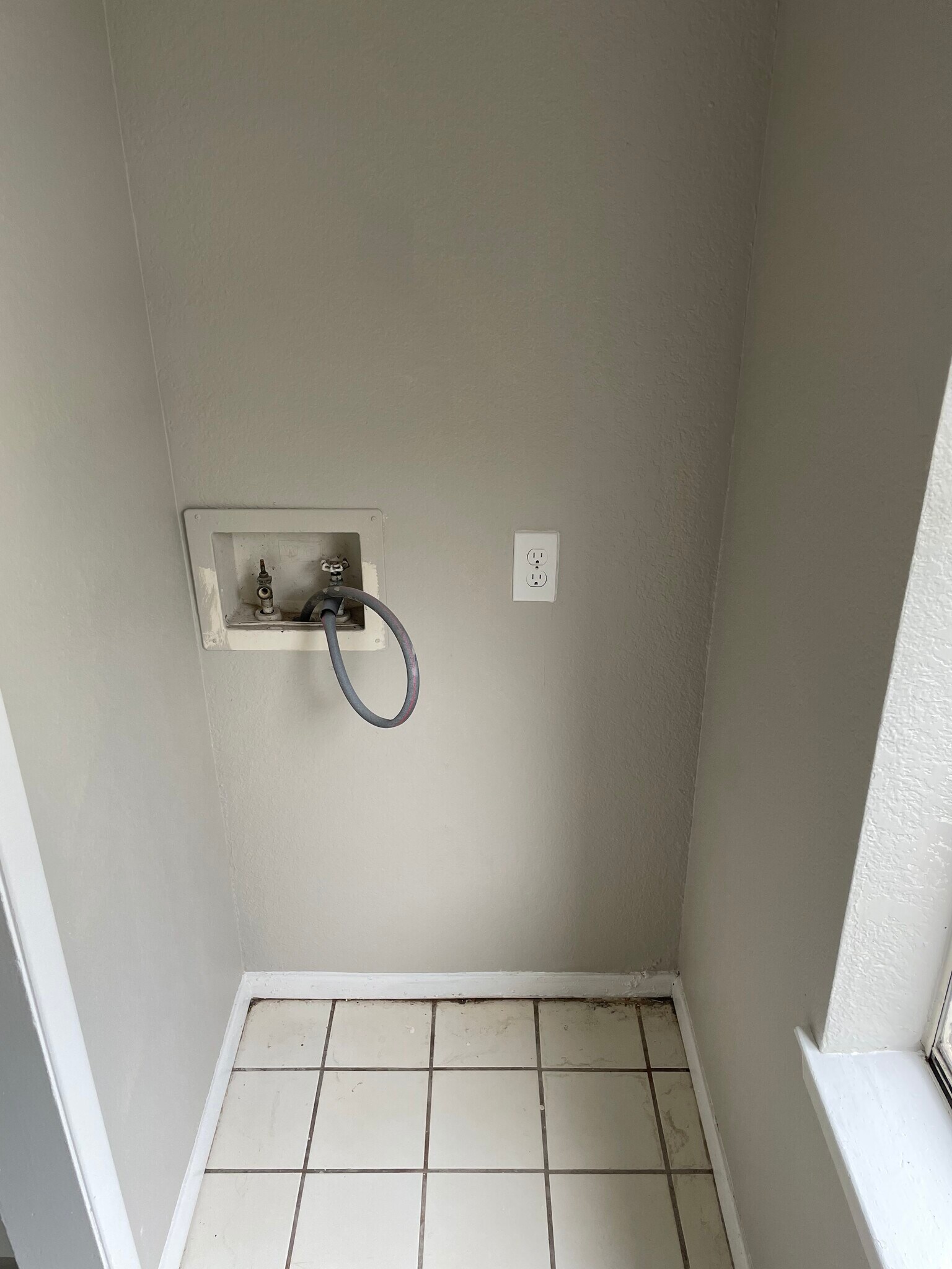 Washer / Dryer connections - 8110 Foxfire Ln