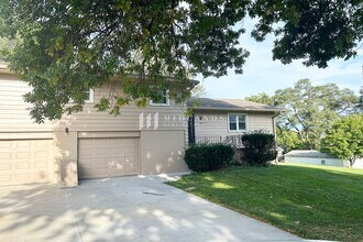 Building Photo - Aksarben Duplex