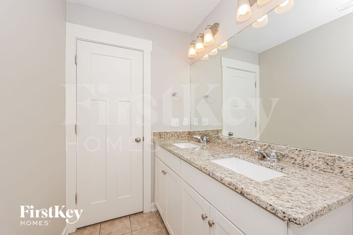 Building Photo - 2037 Hamilton Hill Dr