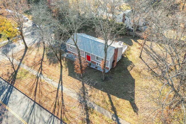 Building Photo - 810 Frank Smith Rd