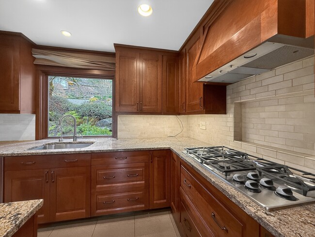 Building Photo - 5333 134th Ave SE