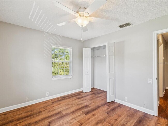 Building Photo - 5265 E Bay Dr