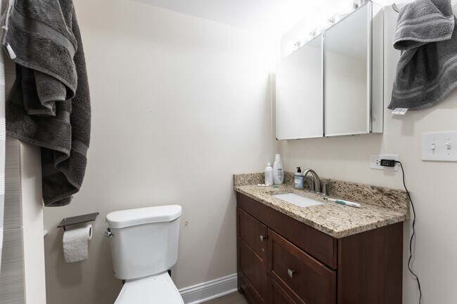 Building Photo - 3047 N Kimball Ave