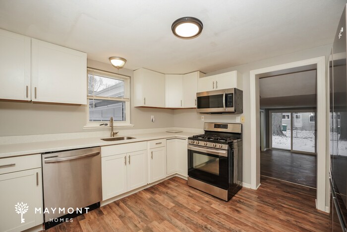 Building Photo - 7064 Barton Dr