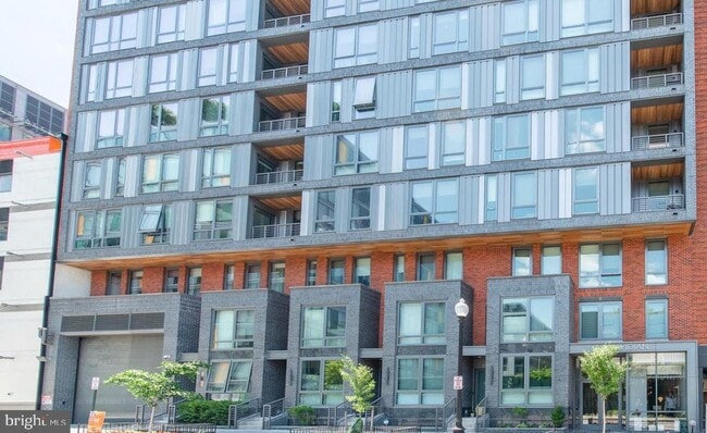 Building Photo - 1211 Van St SE