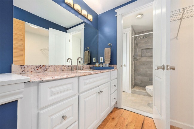 Building Photo - 42198 Roscommon St