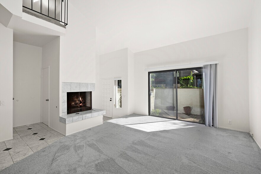 Building Photo - 3216 Caminito Eastbluff