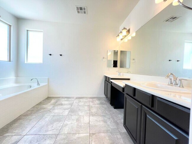 Building Photo - 930 Safe Sapphire Way