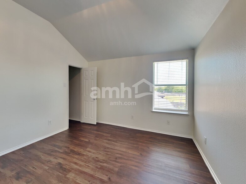 Building Photo - 12529 Patnoe Dr