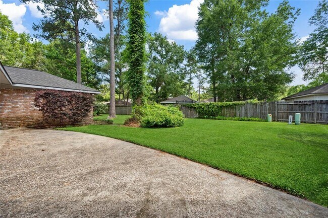 Building Photo - 1834 Clover Spring Dr