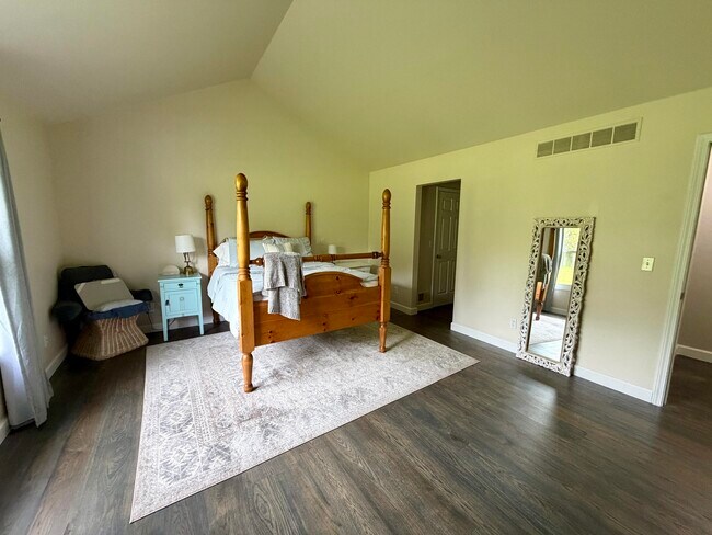 Building Photo - 6961 Suncrest Dr
